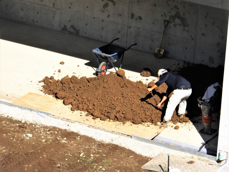 土盛り作業